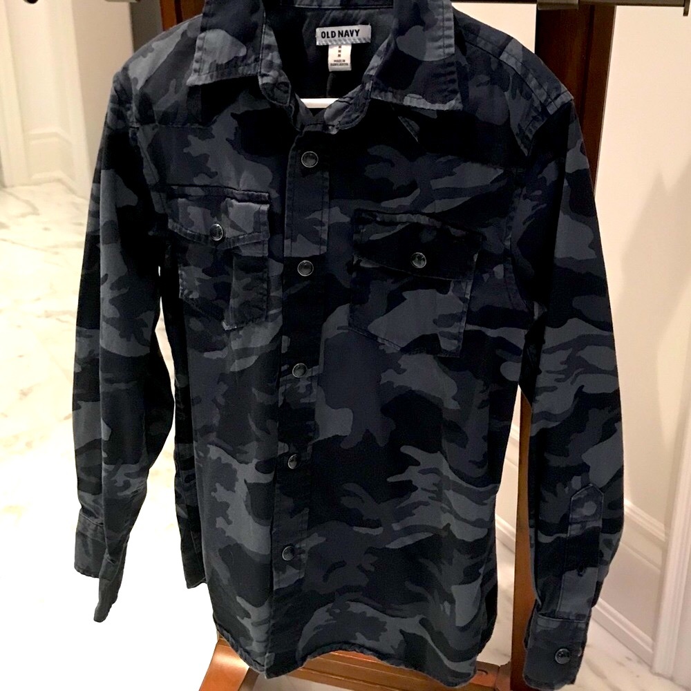 Old Navy size M boys button down (snap buttons).